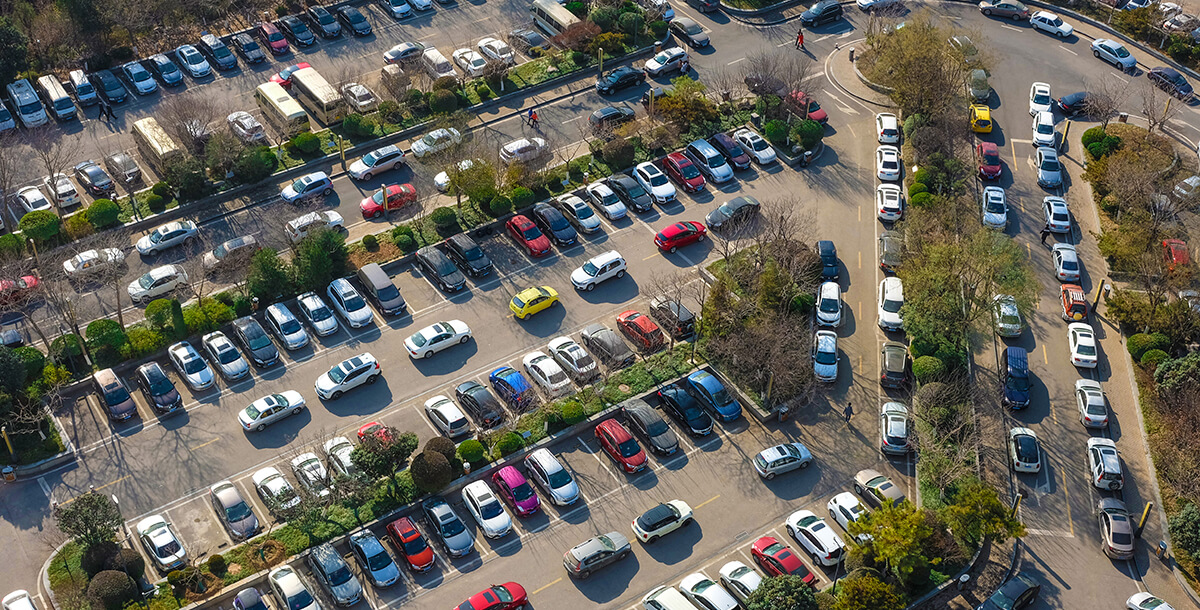 ショッピングモールや大型施設駐車場のイメージ