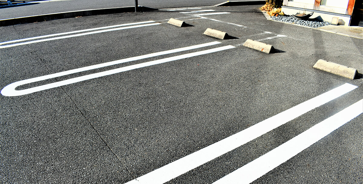 施工から時間が経った駐車場のイメージ